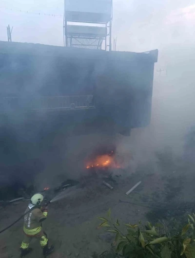 Altın&ouml;z&uuml;&rsquo;nde odunluk yangını
