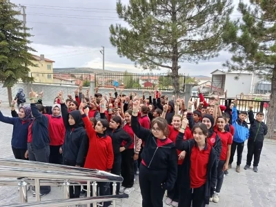 Altıntaş Mustafa Kemal Ortaokulu öğrencilerinden Filistin’e destek
