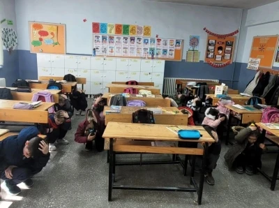 Altıntaş&rsquo;ta Zafer İlkokulunda deprem tatbikatı
