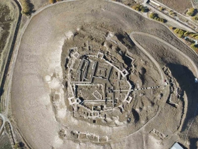 Altıntepe Kalesi ge&ccedil;mişin izlerini bug&uuml;ne taşıyor
