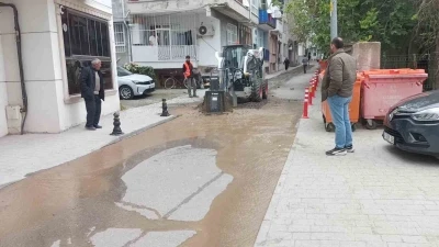 Altyapı &ccedil;alışmasında ana su hattı patladı
