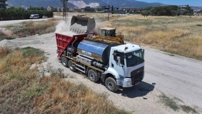 Altyapısı tamamlanan yollar asfaltlanıyor
