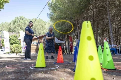 Alzheimer hastaları ve yakınları Tarsus Gençlik Kampında moral buldu
