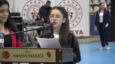 Amasya&rsquo;da 23 Nisan t&ouml;renini &ccedil;ocuk sunucu sundu, usta sunucuları aratmadı
