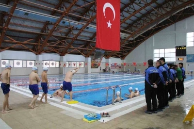 Amasya’da anneler polisten yüzme kursu istedi: &quot;Bizim zamanımızda böyle imkan yoktu&quot;
