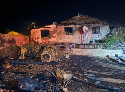 Amasya’da evin garajında çıkan yangında otomobil ve traktör kullanılmaz hale geldi
