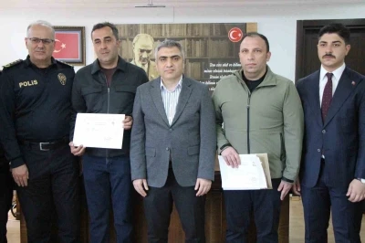 Amasya&rsquo;da hayat kurtaran polisler: "Heimlich manevrasını hi&ccedil; teredd&uuml;t etmeden uyguladık"
