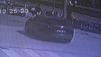 Amasya&rsquo;da otomobilin &ccedil;arptığı motosikletli havada takla attı
