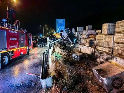 Amasya’da tanker devrildi: 1 yaralı
