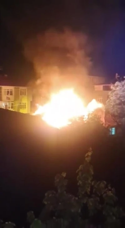 Amasya&rsquo;da tek katlı evde &ccedil;ıkan yangında alevler geceyi aydınlattı
