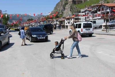 Amasya&rsquo;ya gelen şaşırıyor: Korna sesi yok, yollarda &ouml;ncelik yayaların
