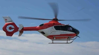 Ambulans helikopter yeni doğan bebek i&ccedil;in zamanla yarıştı
