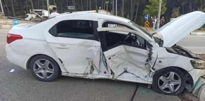 Ambulansla, otomobil çarpıştı: 5 yaralı
