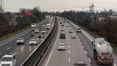 Anadolu Otoyolu&rsquo;nda bayramın son g&uuml;n&uuml; akıcı yoğunluk
