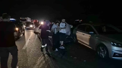 Anadolu Otoyolu’nda zincirleme kaza: 4 yaralı
