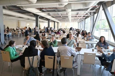 Anadolu &Uuml;niversitesi mezunları yıllar sonra aynı kamp&uuml;ste buluştu
