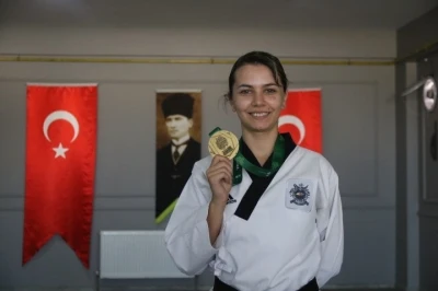 Anadolu Üniversitesi’nin başarılı sporcusu Gülsena Karakuyulu, Avrupa’daki başarısını anlattı
