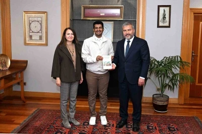 Anadolu &Uuml;niversitesi uluslararası &ouml;ğrencisi 9&rsquo;ncu Uluslararası &Ouml;ğrenciler Kongresi&rsquo;nden &ouml;d&uuml;lle d&ouml;nd&uuml;
