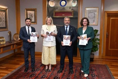 Anadolu &Uuml;niversitesi Yayınlarından gastronomi eğitimine mesleki İngilizce desteği
