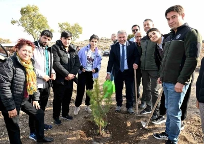 Anadolu Üniversitesi ’Yunus’un Fidanları’nı toprakla buluşturdu
