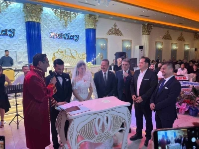 Anahtar Parti Genel Başkanı Ağıralioğlu genç çiftin nikah şahidi oldu
