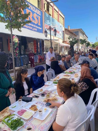 Anahtar Parti Kırşehir teşkilatı &ccedil;arşı esnafıyla kahvaltıda buluştu
