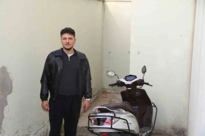 Anahtarı üzerinde bırakılan motosikletin çalınma anı kamerada
