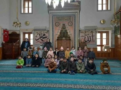 Anaokulu &ouml;ğrencileri Yediler Camii&rsquo;nde İslam k&uuml;lt&uuml;r&uuml;n&uuml; &ouml;ğrendi

