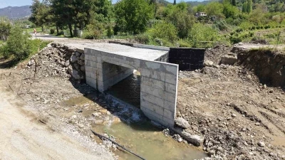 Andırın&rsquo;da 5 mahalleye ulaşım sağlayan k&ouml;pr&uuml; menfezde sona gelindi
