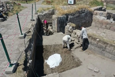 Ani &Ouml;renyeri&rsquo;nde 900 yıllık erzak deposu g&uuml;n y&uuml;z&uuml;ne &ccedil;ıkarıldı
