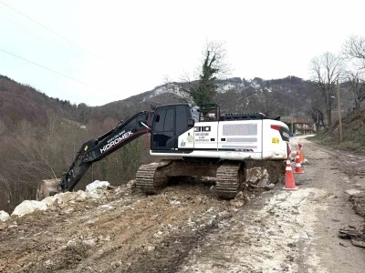 Anında m&uuml;dahale edildi heyelanın izleri giderildi
