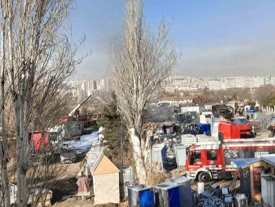 Ankara&rsquo;da alkol y&uuml;kl&uuml; tırlar alev aldı
