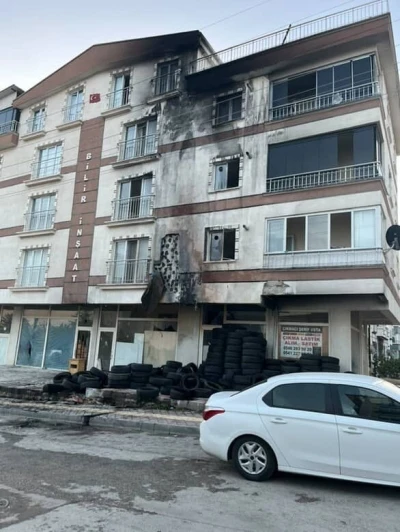 Ankara’da bir dükkanın kundaklanma anı kameralara yansıdı
