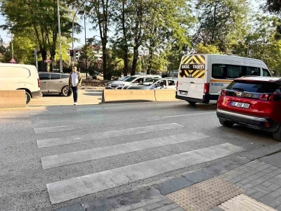 Ankara’da bir sürücü yaya geçidinde tartıştığı kadını yumrukladı
