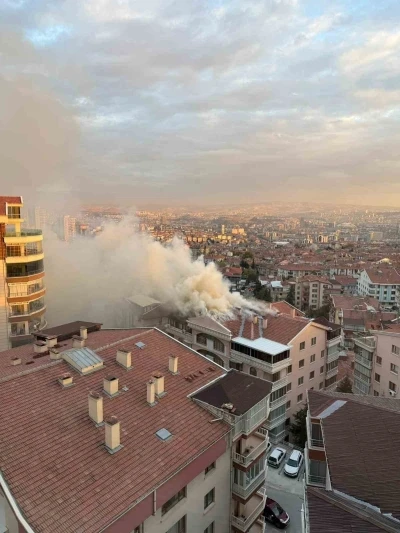 Ankara’da çatı katı yangını
