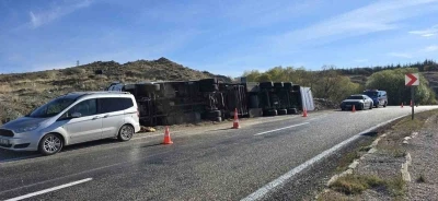 Ankara’da devrilen tırdaki 2 inek telef oldu
