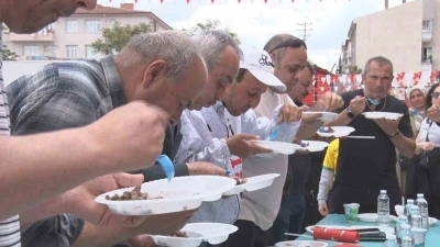 Ankara&rsquo;da d&uuml;zenlenen &lsquo;Kavurma Yeme Yarışması&rsquo; renkli g&ouml;r&uuml;nt&uuml;lere sahne oldu
