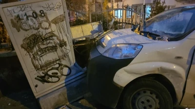 Ankara&rsquo;da iki ara&ccedil; kafa kafaya &ccedil;arpıştı: 1 yaralı
