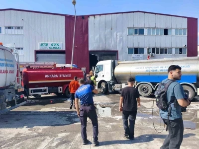 Ankara&rsquo;da kimyasal &uuml;r&uuml;n fabrikasında yangın: Alevler yan fabrikaya sı&ccedil;radı
