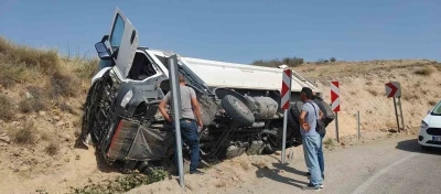 Ankara’da kontrolden çıkan kamyon devrildi: 1 yaralı

