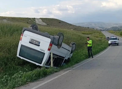 Ankara&rsquo;da kontrolden &ccedil;ıkan minib&uuml;s devrildi: 1 &ouml;l&uuml;
