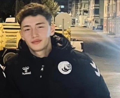 Ankara&rsquo;da motosikletiyle kaza ge&ccedil;iren 16 yaşındaki futbolcu &ccedil;ocuk hayatını kaybetti
