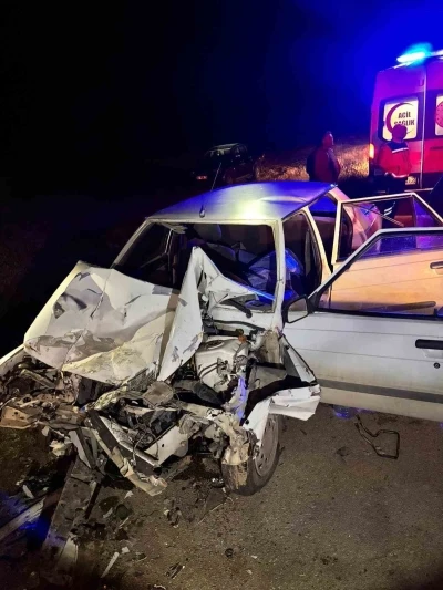 Ankara’da otomobil traktöre çarptı: 1 ölü, 1 yaralı
