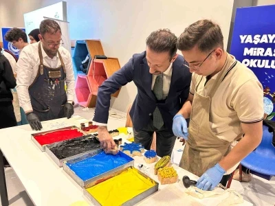 Ankara&rsquo;da "Yaşayan Miras Okulu Gen&ccedil;lik Ş&ouml;leni" &ouml;ğrencilerle buluştu
