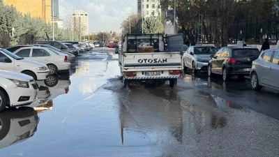 Ankara&rsquo;da sağanak etkili oldu, caddeler ve sokaklar g&ouml;le d&ouml;nd&uuml;
