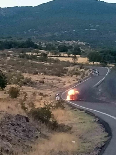 Ankara’da seyir halindeki araçta çıkan yangın tarlaya sıçradı
