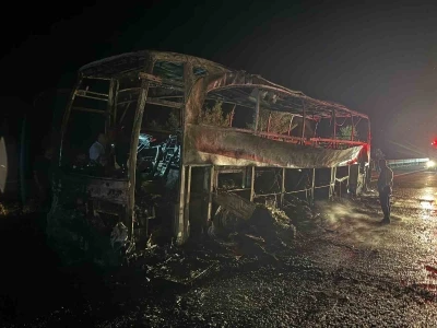 Ankara’da seyir halindeki otobüs yanarak kullanılamaz hale geldi
