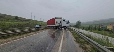 Ankara&rsquo;da tır ile minib&uuml;s &ccedil;arpıştı: 11 yaralı
