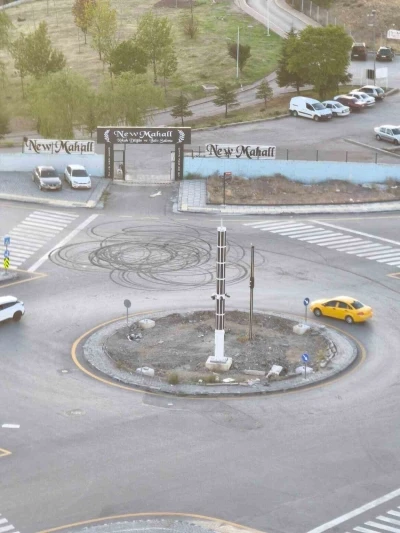 Ankara’da trafiği kapatıp drift atan trafik magandaları kamerada
