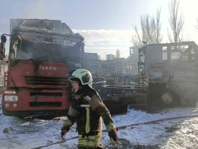 Ankara&rsquo;da yediemin otoparkındaki tır yangını kontrol altına alındı
